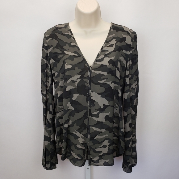 JOIE LATACIA GREEN CAMO CAVIAR BELL SLEEVE V-NECK BLOUSE size XXS  NEW - Picture 1 of 8